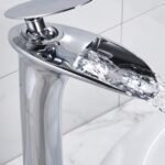 Bateria umywalkowa - Kaskadowa Elegancja - wariant w kolorze chromu z lecącą wodą do misy umywalkowej